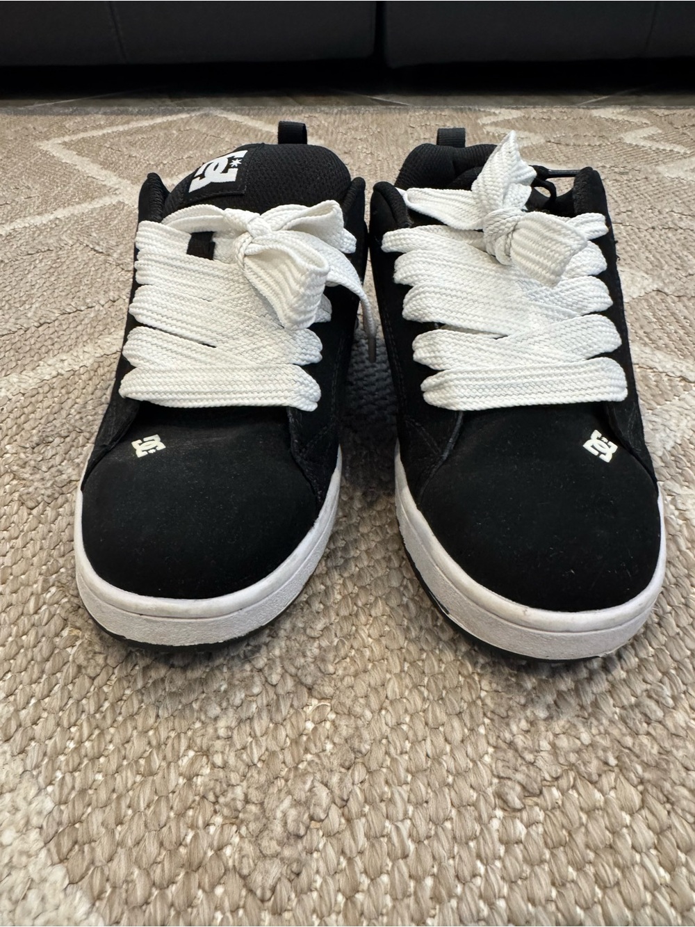 DC Court Graffik Skate Shoes Black White Men’s 7 Women’s 8.5 NWOT - Picture 2 of 5
